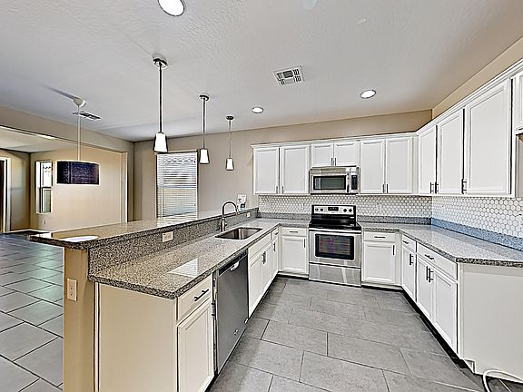5th image of 10406 W Yuma St