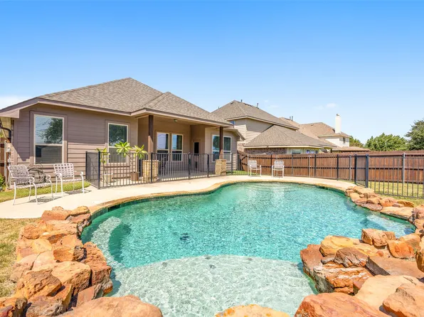 1009 Prairie Heights Dr, Fort Worth, TX 76108