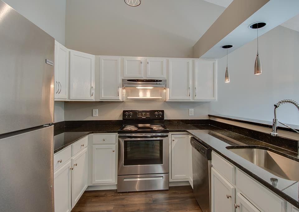 1st image of 272 Lake Chateau Dr