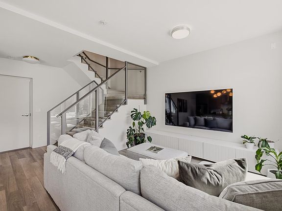 4th image of 1018 Auckland St