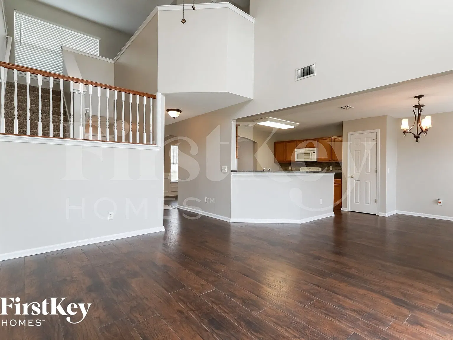 5 bed, 2.5 bath, 2449 sqft, $2,600 — Photo 4