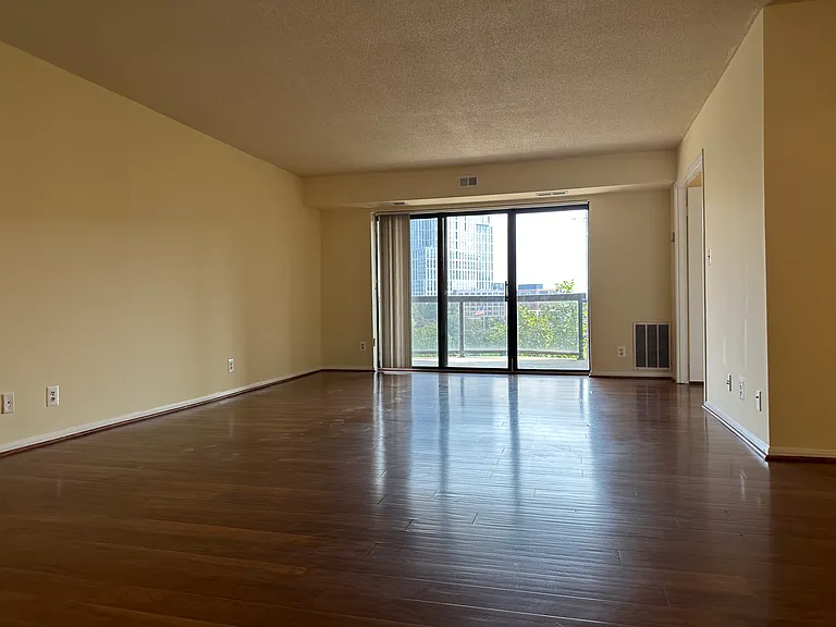 8350 Greensboro Dr #403 — Photo 5