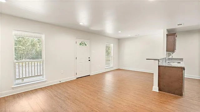 3 bed, 2.0 bath, 1100 sqft, $1,400 — Photo 4