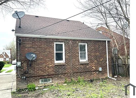 15216 Fairmount Dr — Photo 3
