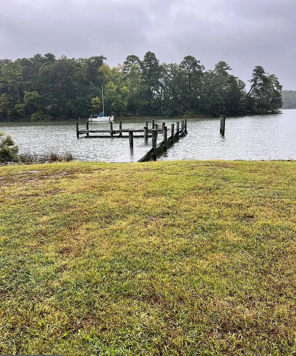 3 bed, 2.0 bath, 1790 sqft, $2,500 — Photo 2