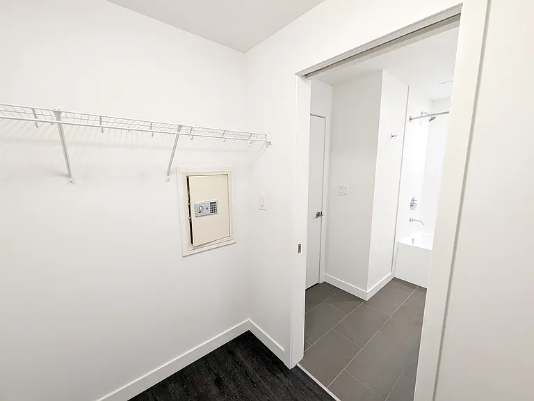 10043 108th St NW — Photo 61