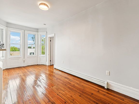 4th image of 57 Monitor St #4