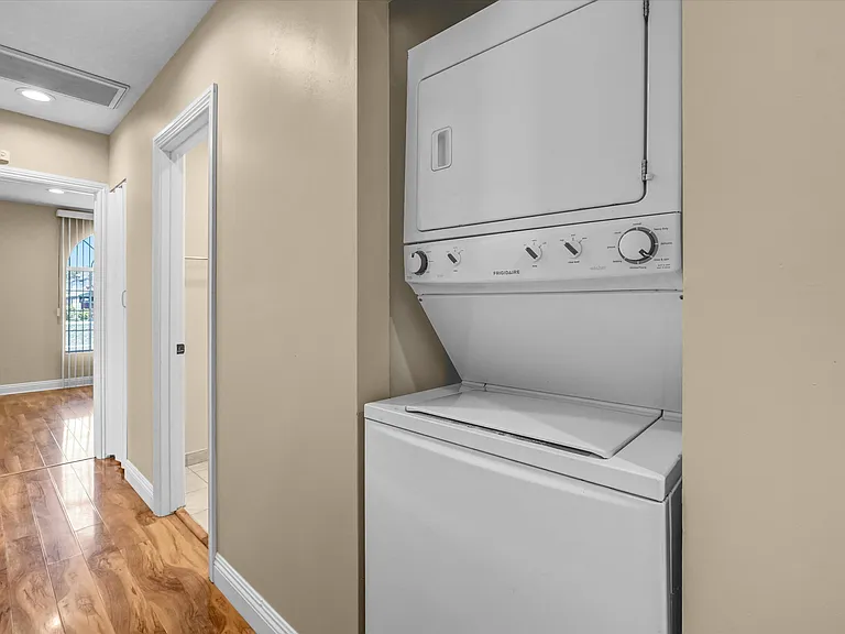 6942 Alcove Ave — Photo 12
