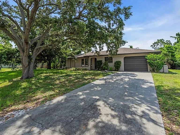 331 Burke Rd — Photo 4