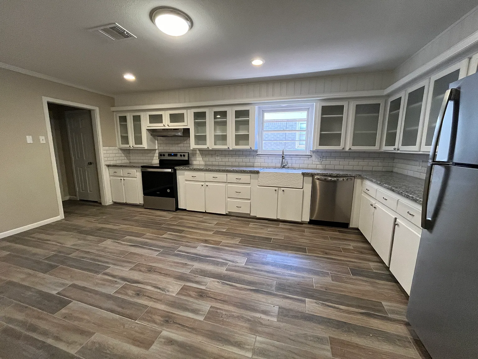 4 bed, 1845 sqft, $2,400 — Photo 2