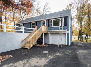 8 Meadowbrook Rd, Granby, CT 06035