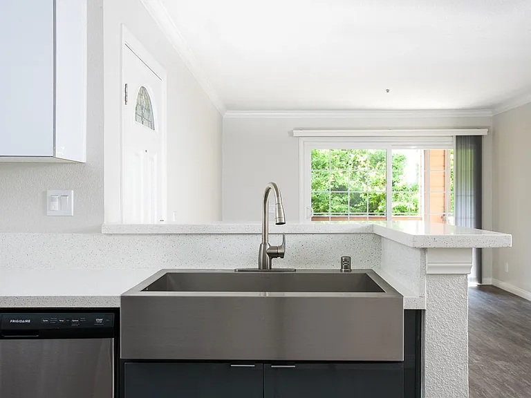 Crestwood Apartment Homes — Photo 20