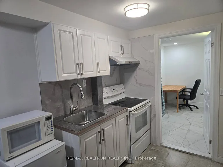 38 Collingsbrook Blvd #2 — Photo 9