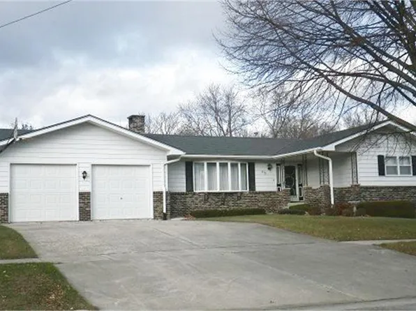 319 E Elm St, Strawberry Point, IA 52076