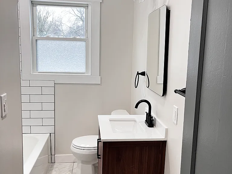 Iris Ave — Photo 3