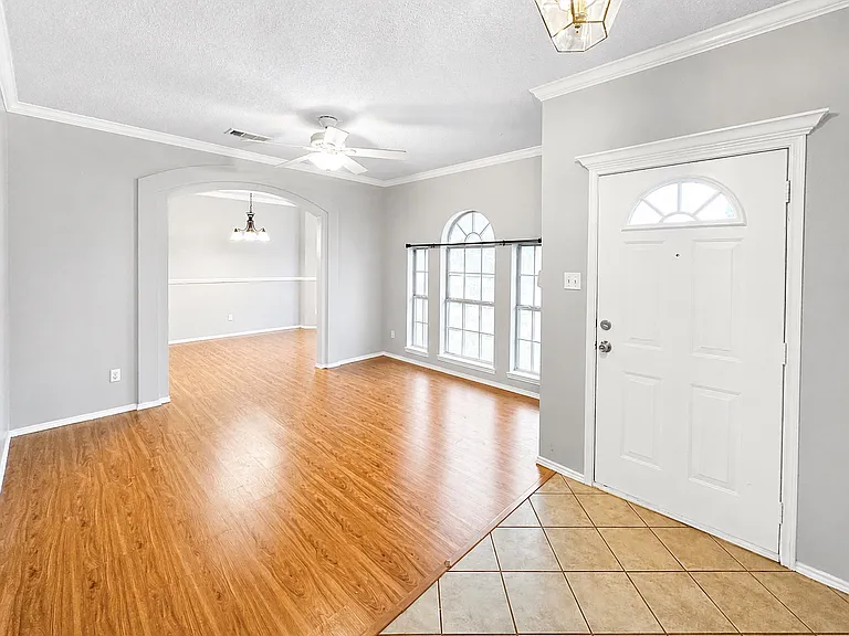 5709 Parkwood Trl — Photo 4