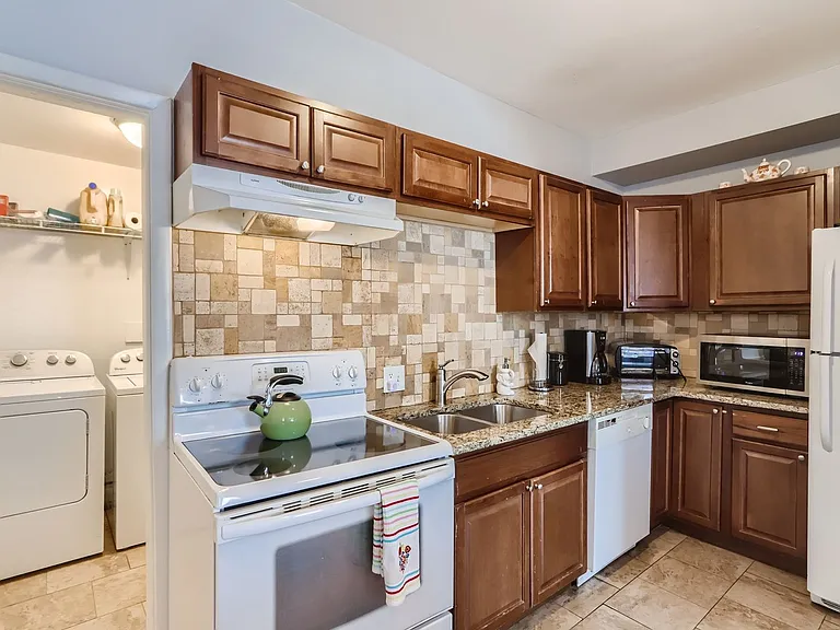 103 E Chester St #A — Photo 10