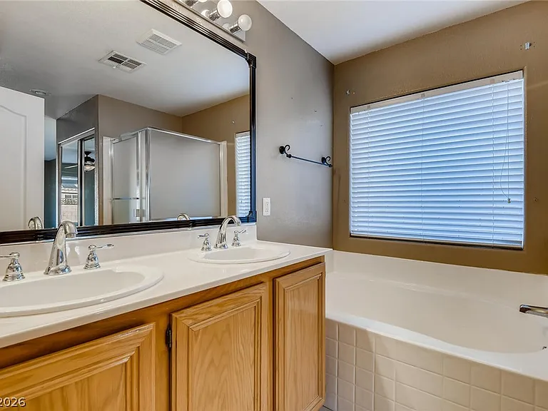 1048 Royal Skyline St — Photo 23