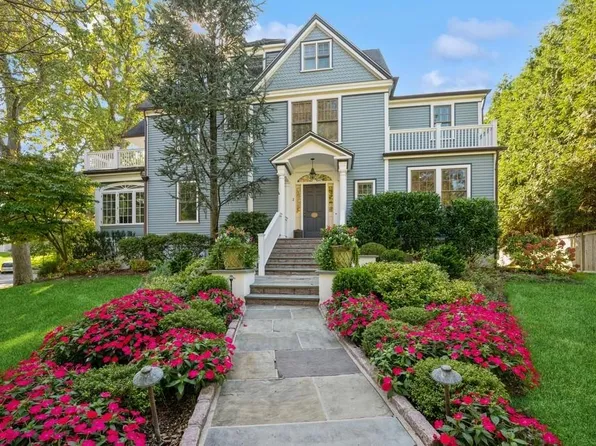 2 Larchmont Avenue, Larchmont, NY 10538