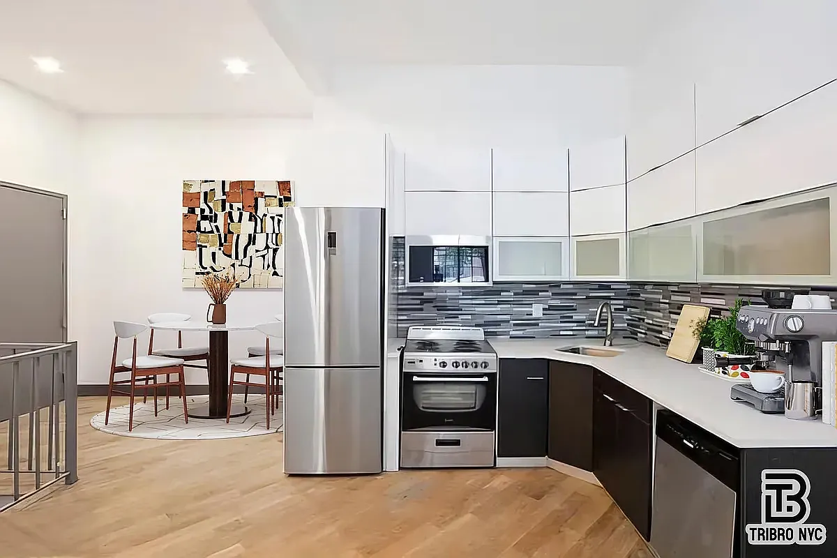 Building Photo - 378 S 3rd St #1A