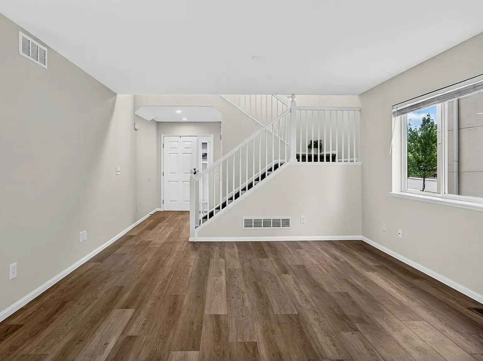 745 Diamond Rim Dr — Photo 3
