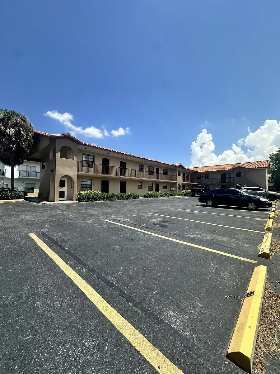 Building Photo - 1130 W 37th St #7