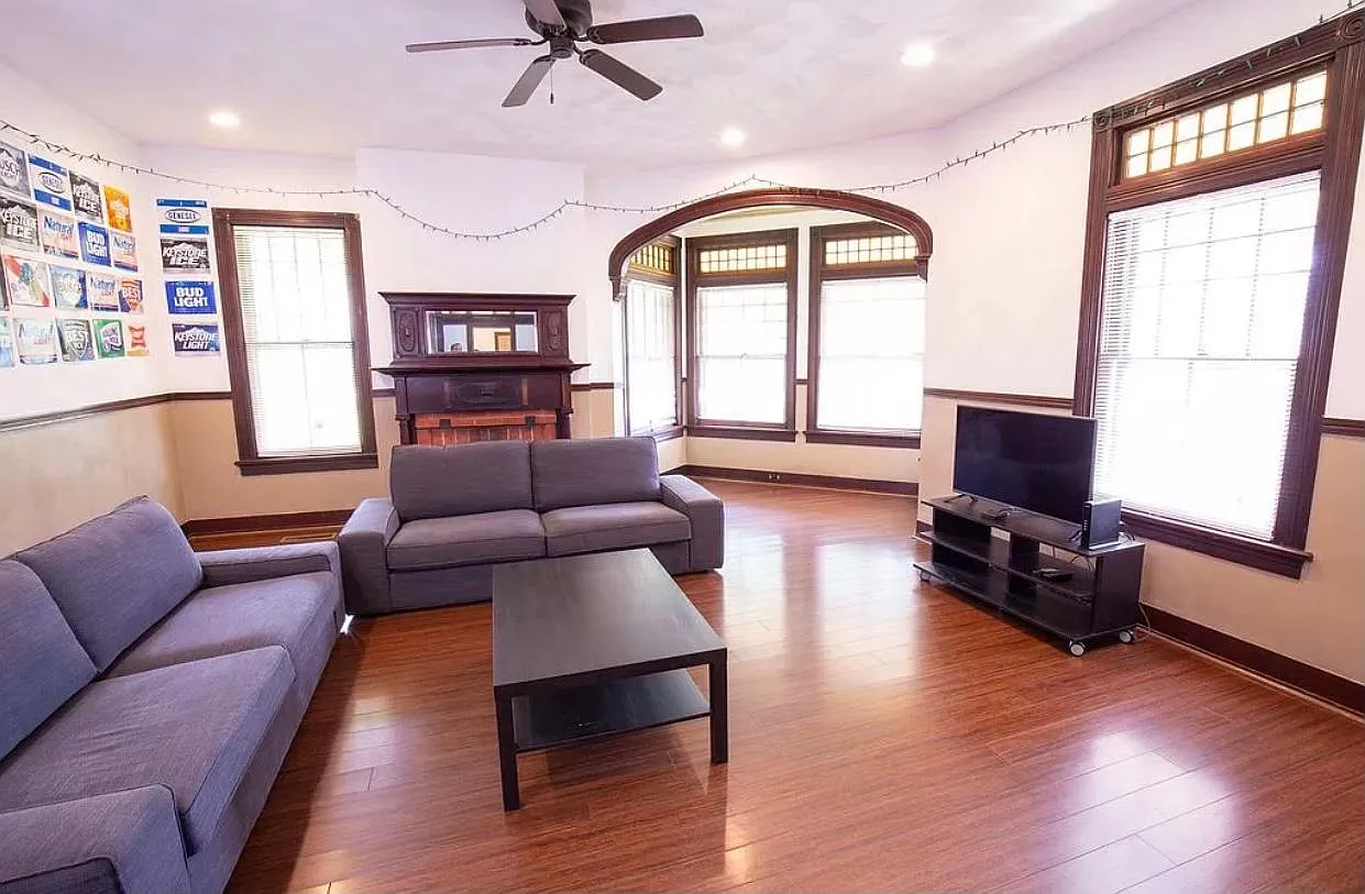 12 bed, 5350 sqft, $10,200 — Photo 2
