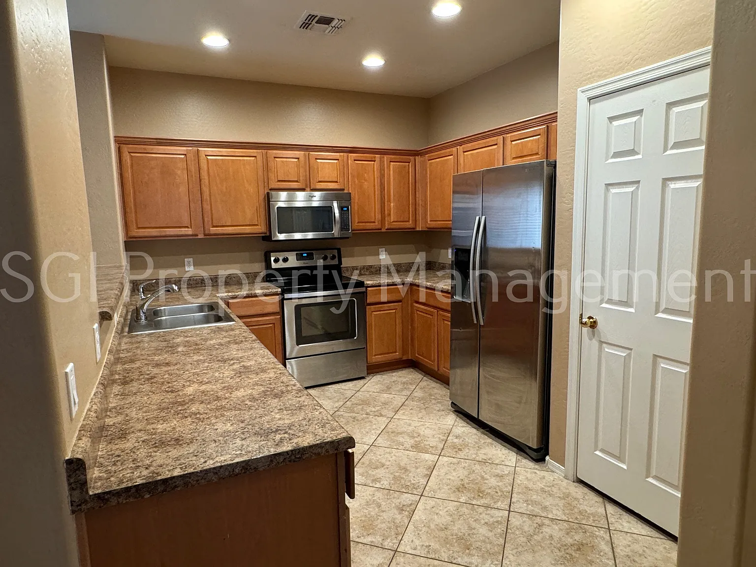 Gorgeous Suprise Farms home ready for move in — Photo 2