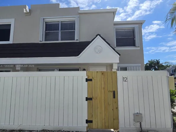 6825 SW 45th Ln APT 12, Miami, FL 33155