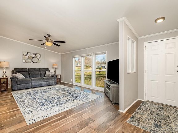 3rd image of 151 Doubletree Dr