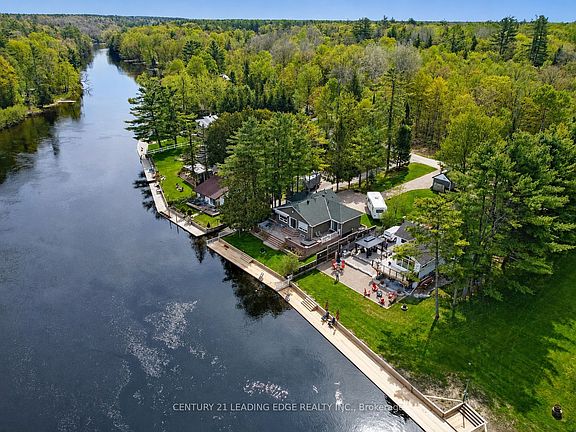 2nd image of 2996 Moynes Rd