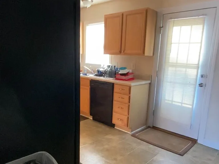 Kitchen/back door to patio, backyard area