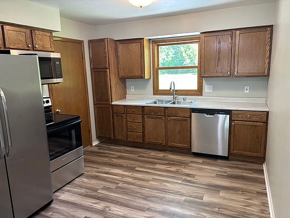 Newly remodeled kitchen with newer appliances, including a dishwasher.