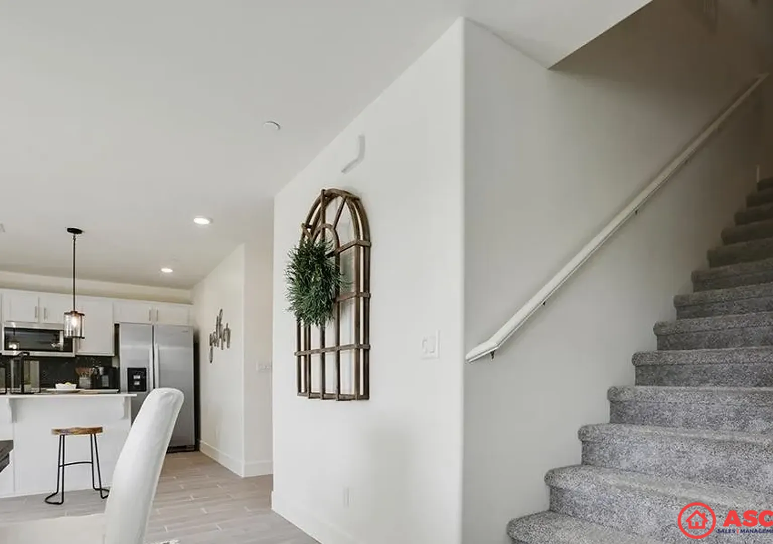 Spacious 5BR/3.5BA Home in 93311 Solar Powered, Utilities Included! — Photo 4