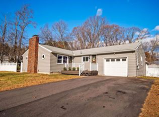 3 Crescent St, Salem, NH 03079