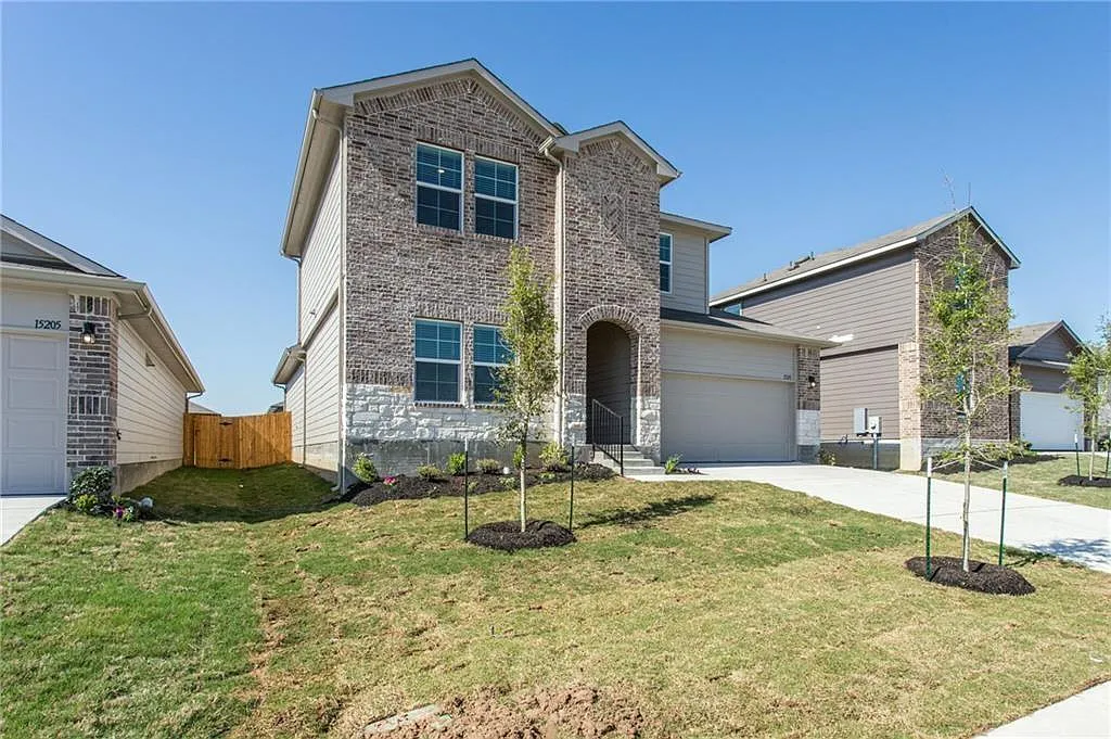 4 bed, 3.0 bath, 2357 sqft, $2,095 — Photo 3
