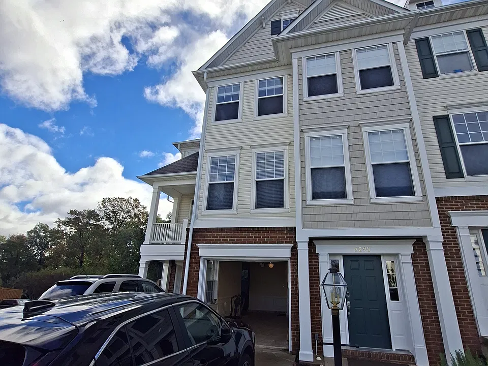8295 Glade Bank Dr