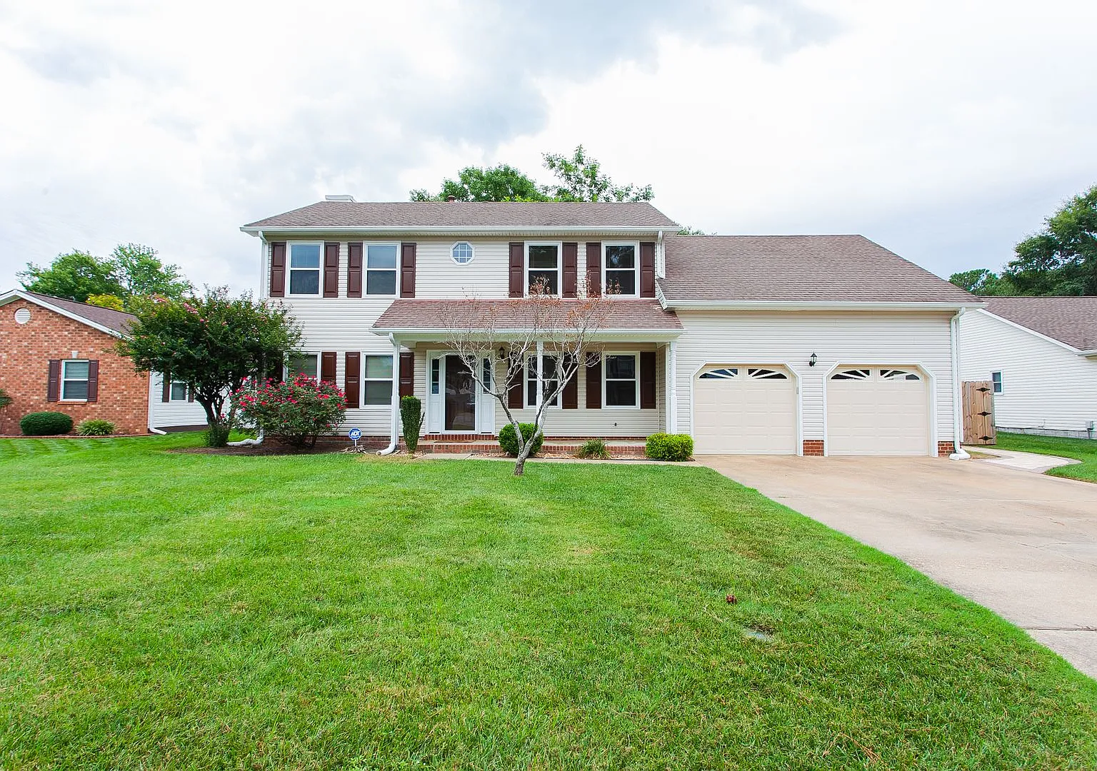 4 Bedroom 2.5 Bath Home — Photo 1