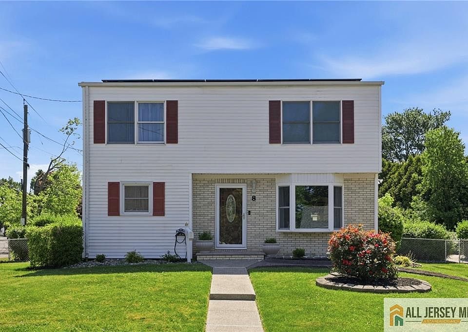1st image of 8 Lauretta Dr