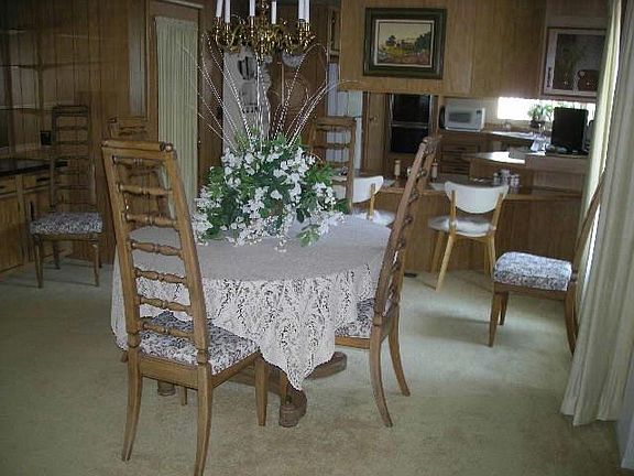 3rd image of 2528 Park Lk