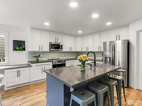 5th image of 7023 Autumn Avenue SE