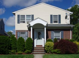 1874 Stewart Ave, New Hyde Park, NY 11040