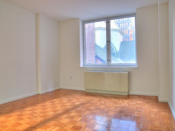 3rd image of 350 W 43rd St APT 6D