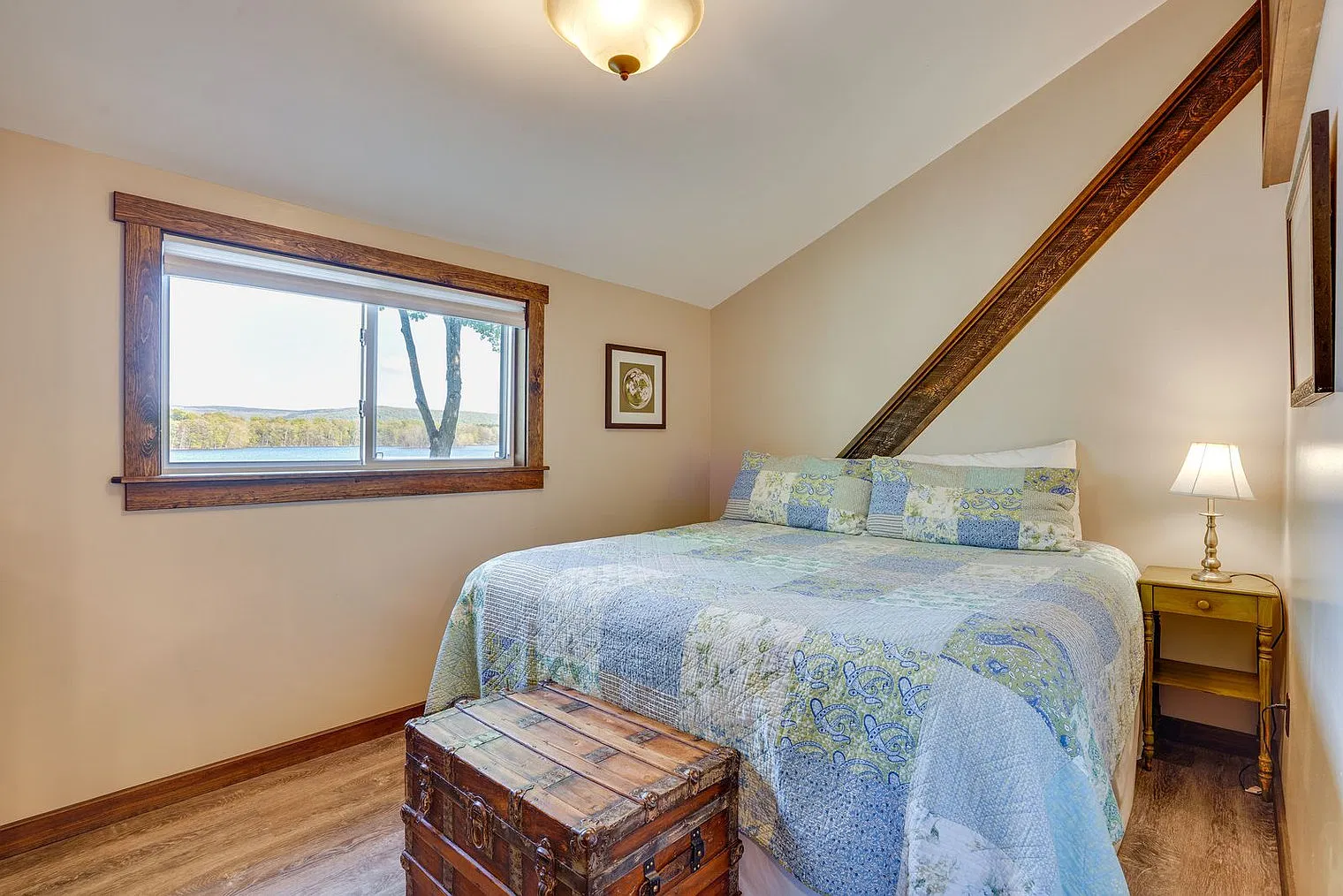 3 bed, 1.0 bath, 1194 sqft, $4,641 — Photo 3