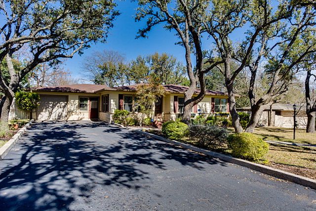 1st image of 1046 Bluebonnet Dr
