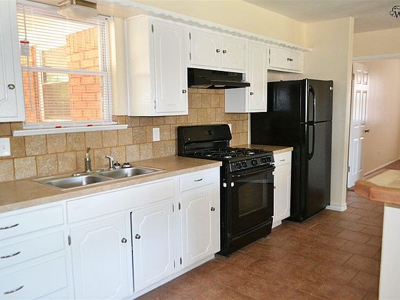 5th image of 1522 Melody Ln