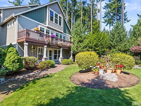 2nd image of 3217 Emerald Ln