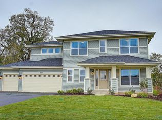 527 Prairie View Rd, Williams Bay, WI 53191