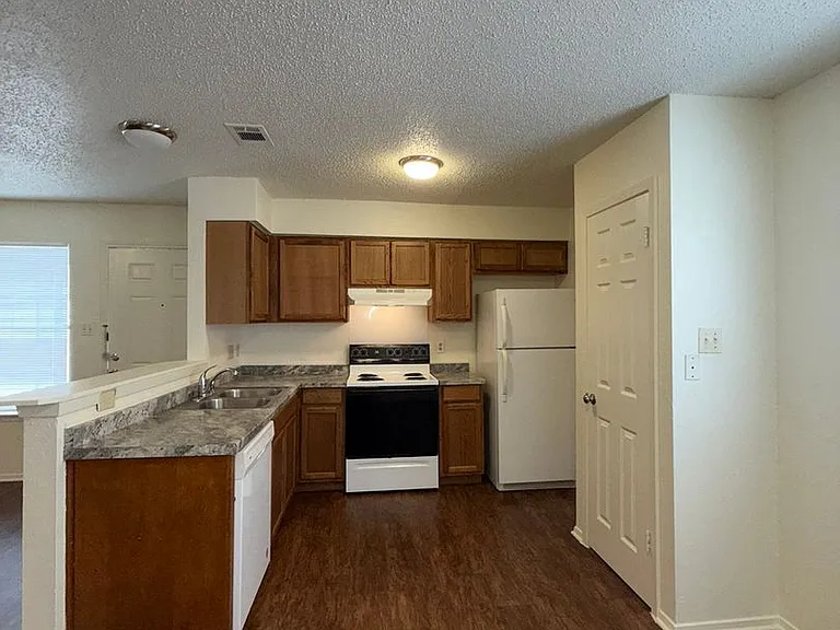 5501 Rose Hill Cir — Photo 8