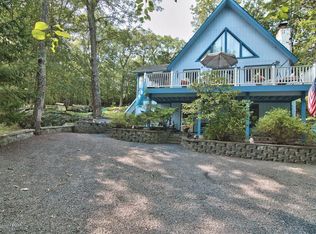 2270 Apley Ct, Bushkill, PA 18324